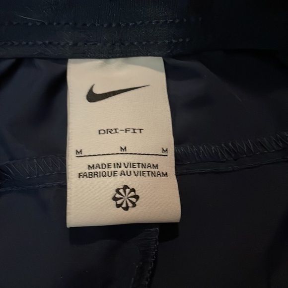 NWOT Nike Dri-FIT Men's 9" Woven Training Shorts - Picture 3 of 3